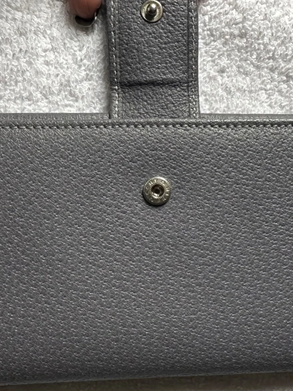 ✨ Gucci Pebbled Leather Wallet on Chain / Clutch ✨